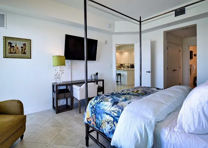 Sandpiper's Cove 503 Sandpiper's Cove Waterfront 3 Bedroom 2 Bathroom 23141 * Clearwater Beach
