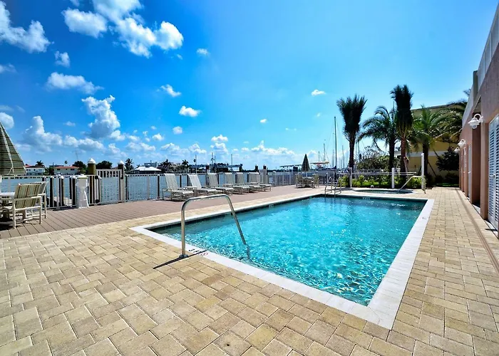 Sandpiper's Cove 503 Sandpiper's Cove Waterfront 3 Bedroom 2 Bathroom 23141 *